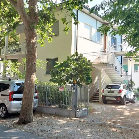 Cn028 - Cesenatico, Federica - Comodo Trilocale Con Posto Auto