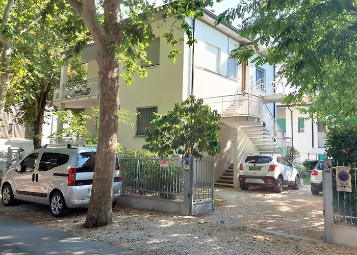 Cn028 - Cesenatico, Federica - Comodo Trilocale Con Posto Auto